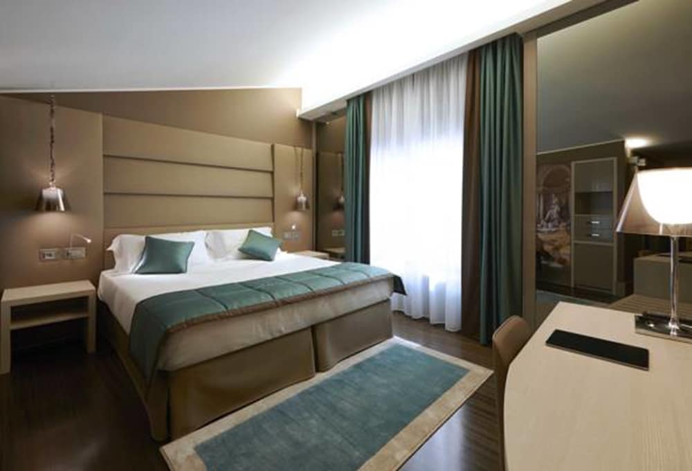 Harry's Bar Trevi Hotel & Restaurant 24/75