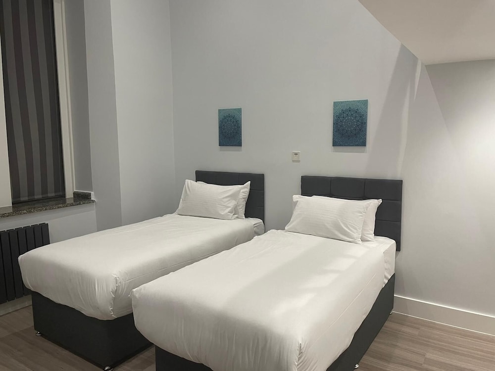 LONDON PLAZA SERVICED APARTMENTS 22/52
