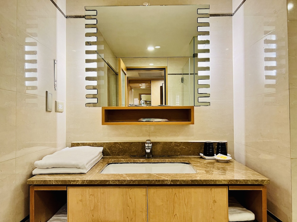 Jin Hua Hotel 48/50