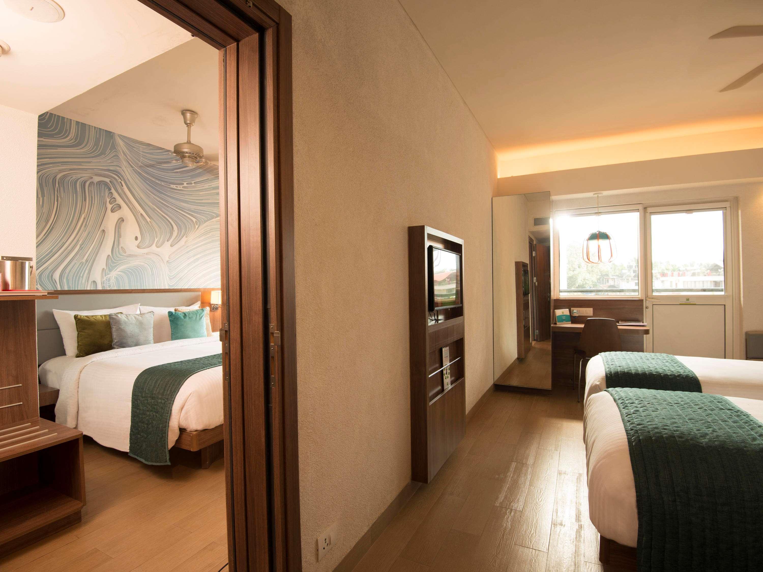 POOL, MODERN, QUEEN BED, BALCONY