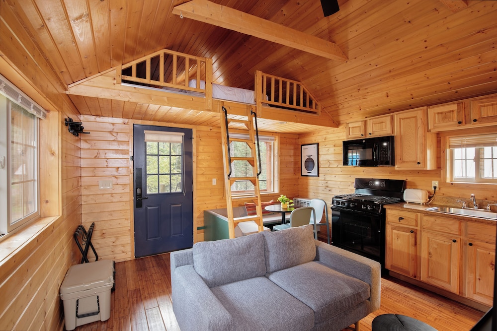Loge Glacier National Park 30/50