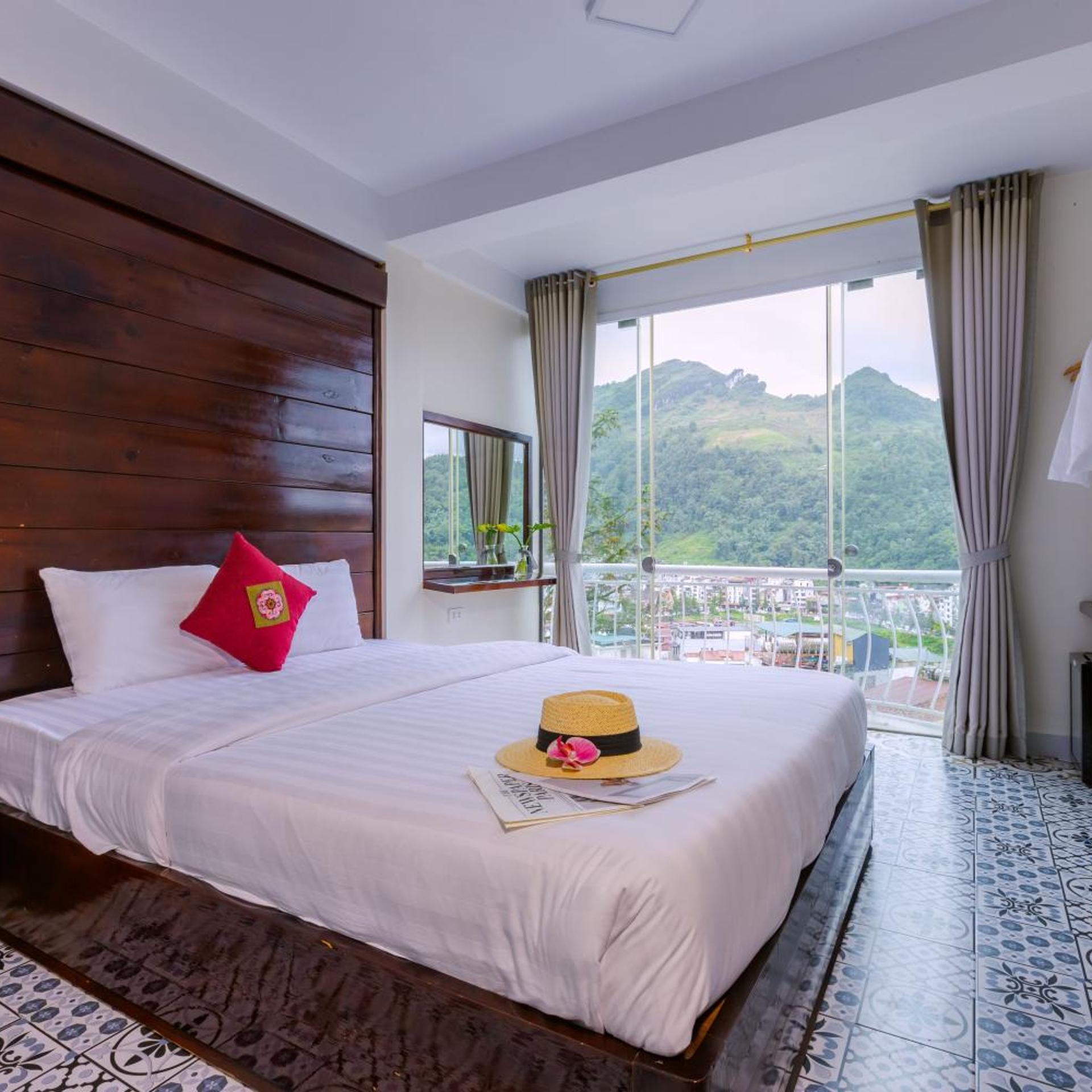 Senior, Double Bed, Panoramic City View, Balcony