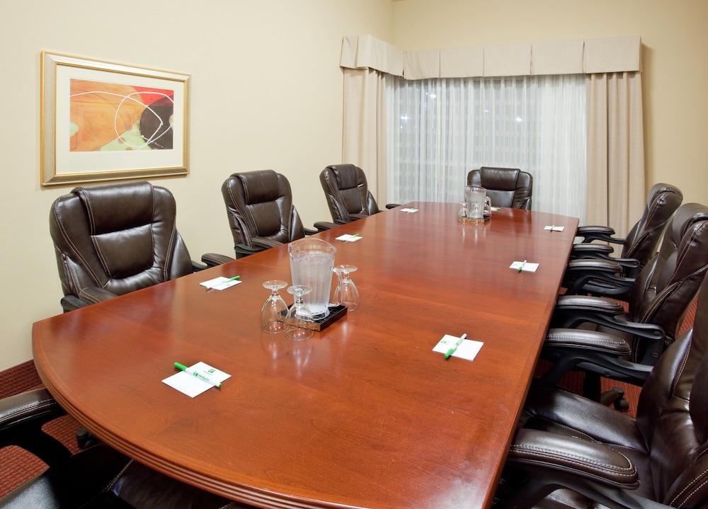 Holiday Inn Hotel Suites Oakland Airport 61/77