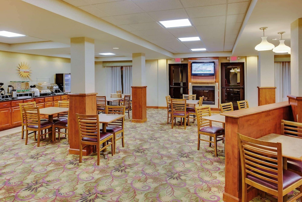 La Quinta Inn Suites Richmond Kings Dominion 34/44