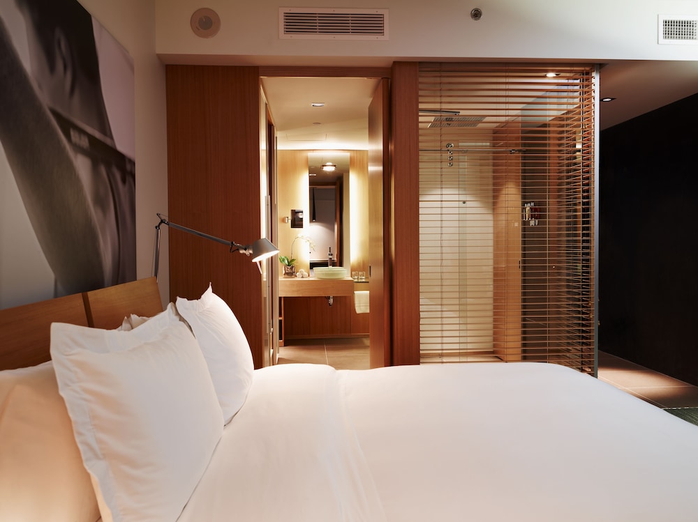 Le Germain Maple Leaf Square Toronto Hotel 9/36