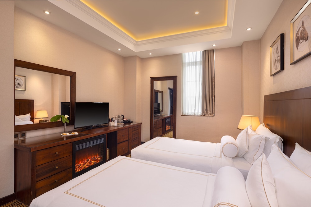 Room at The Golden Ridge Hotel, NUWARA ELIYA