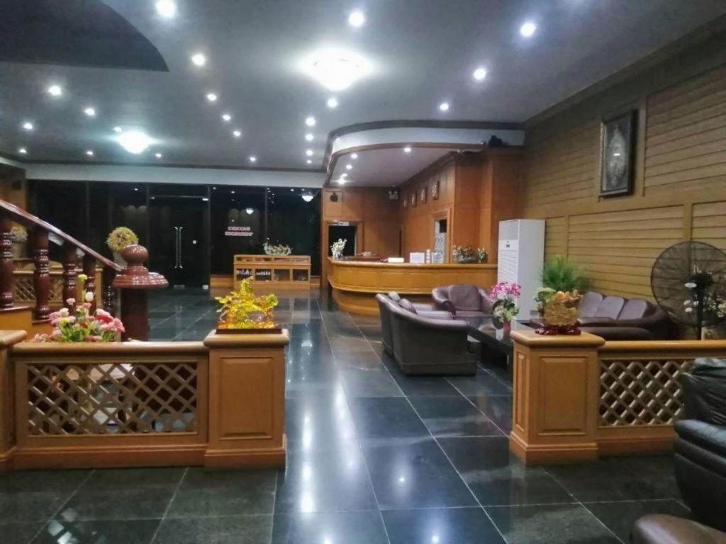 Pathumthani Place Hotel 7/34