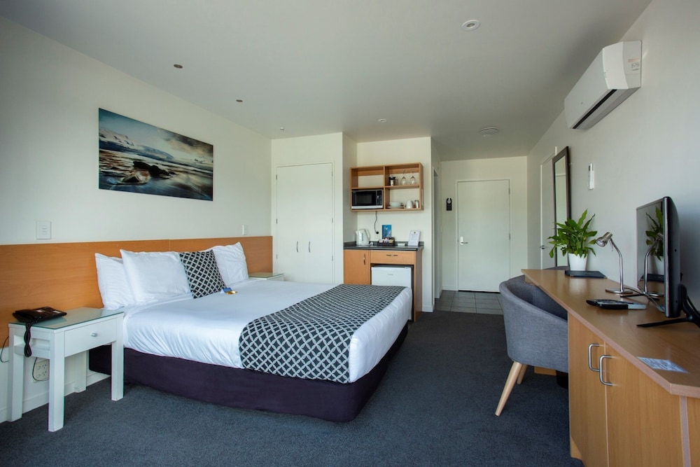 STUDIO, KING BED, PARTIAL OCEAN VIEW, GROUND FLOOR