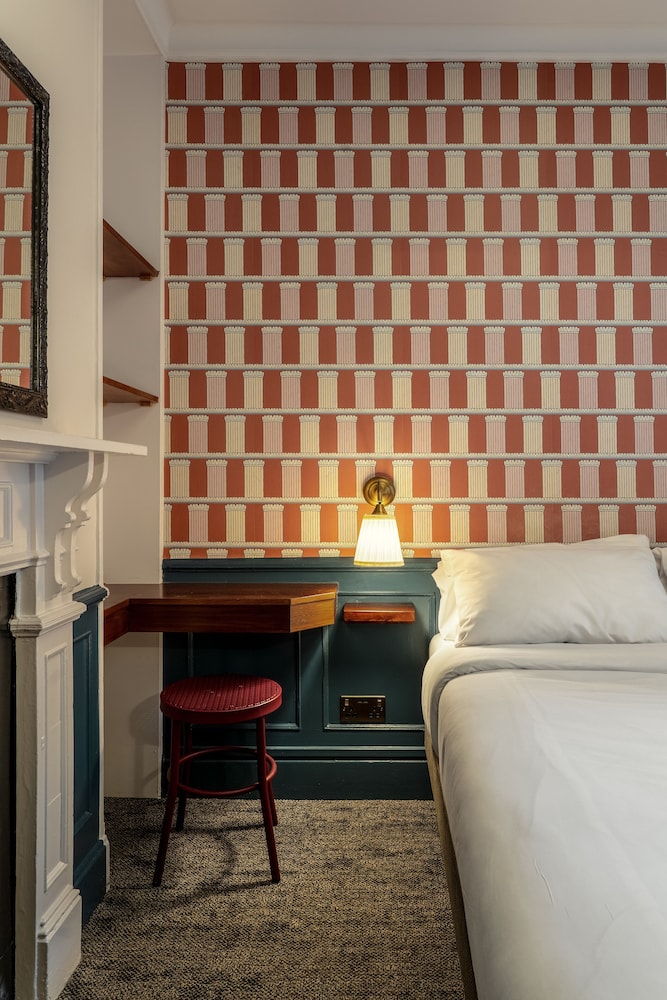 St. David's Hotels 18/50