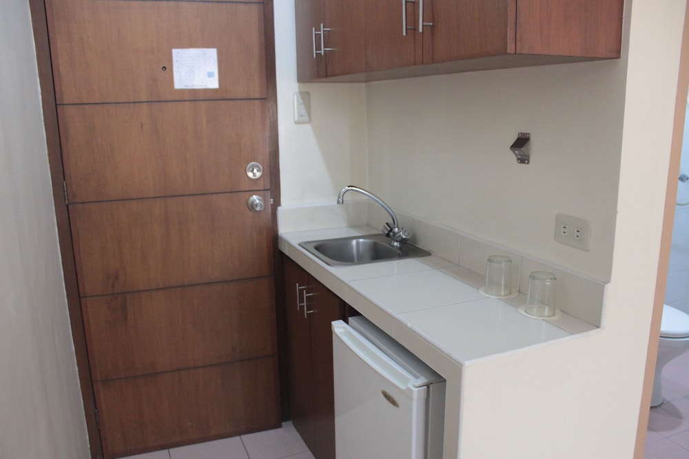 Joyce Apartelle Kalentong 12/49