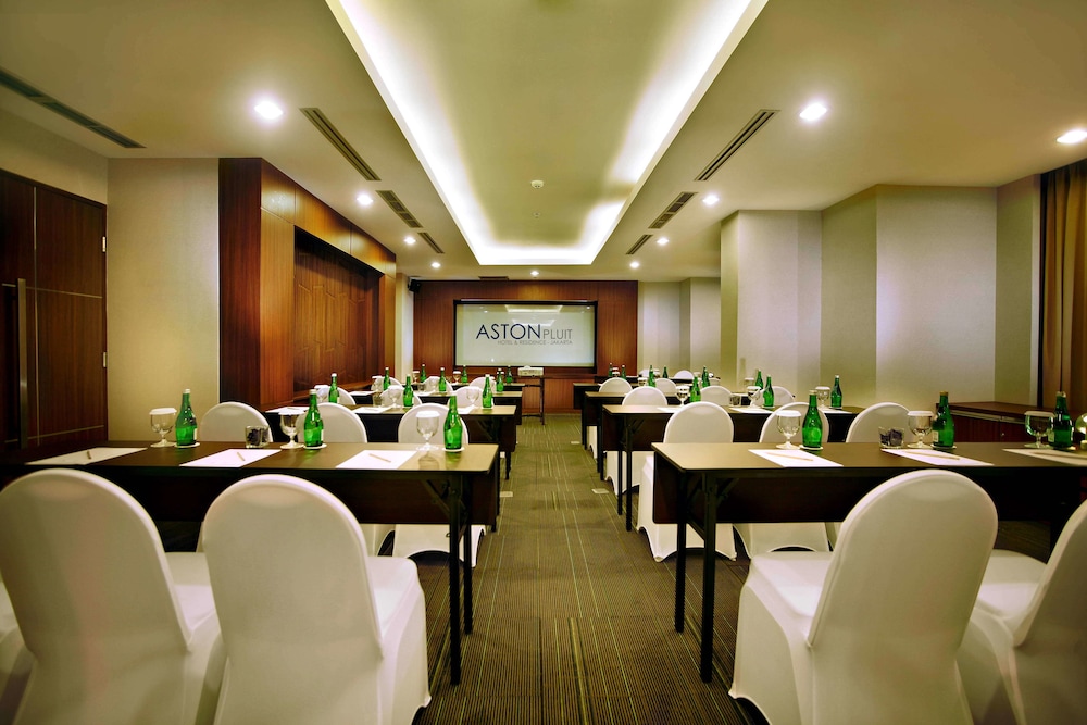 Aston Pluit Hotel and Residence 52/66
