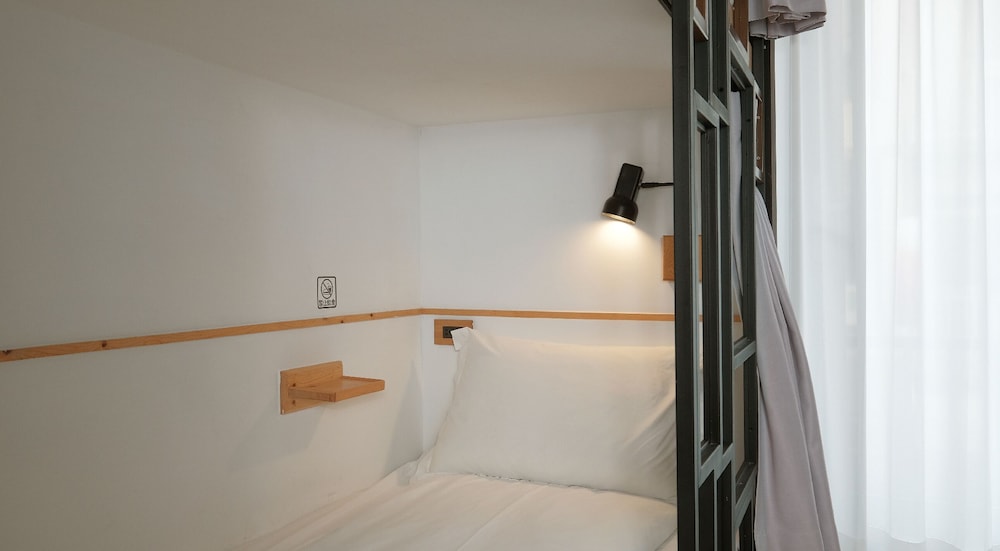 JOURNEY HOSTEL 42/68