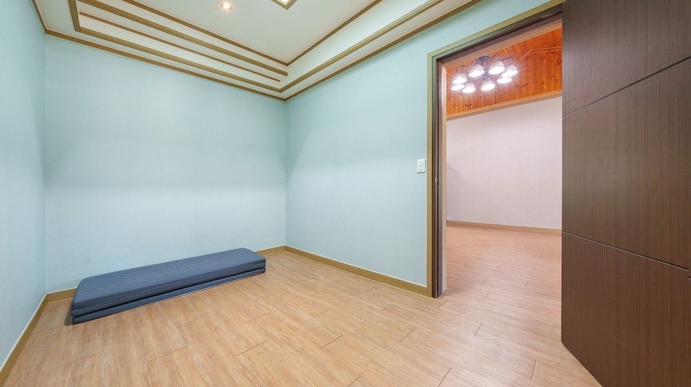 Gyeongju Gampo Beach Castle Pension 24/50