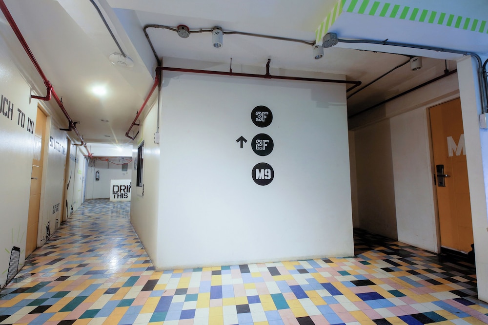 Junction Hostels 8/50