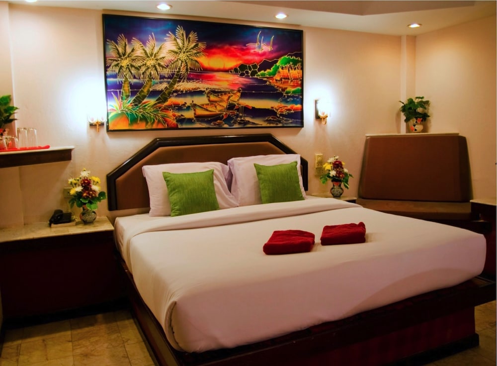 Paradise Inn 24/49