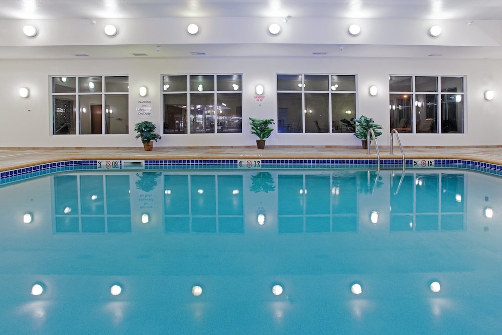Holiday Inn Express Hotel And Suites Buffalo 7/66