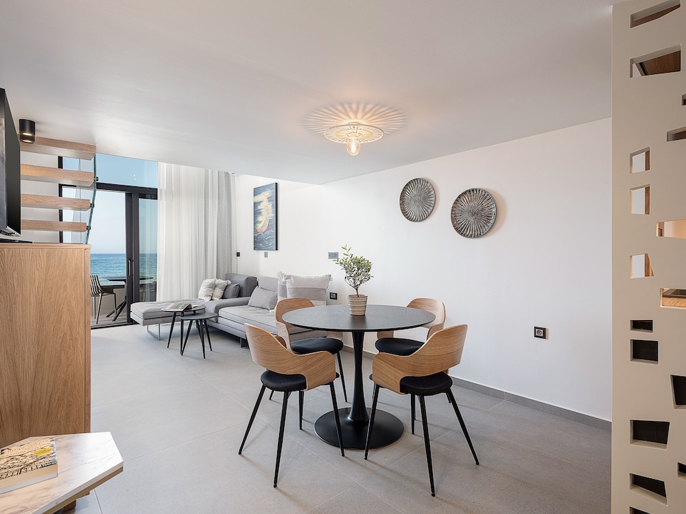 Calla Luxury Seafront Suites 31/50