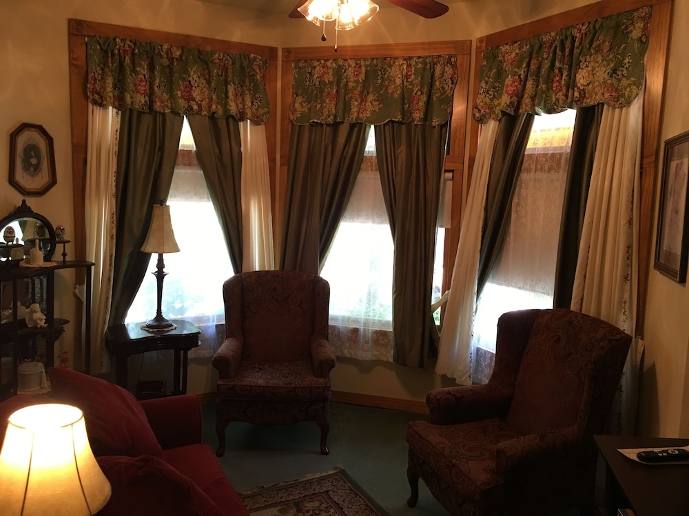 All Seasons Inn Eureka Springs 31/50