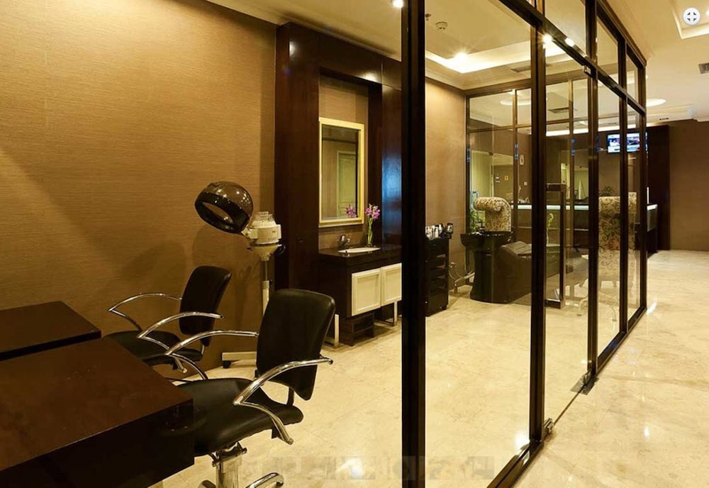 Royal Kuningan Hotel 32/60