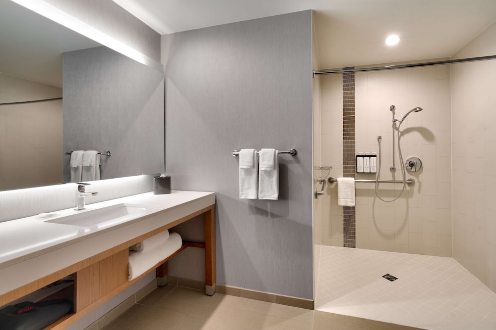 Hyatt Place At Anaheim Resort Convention Center 65/71