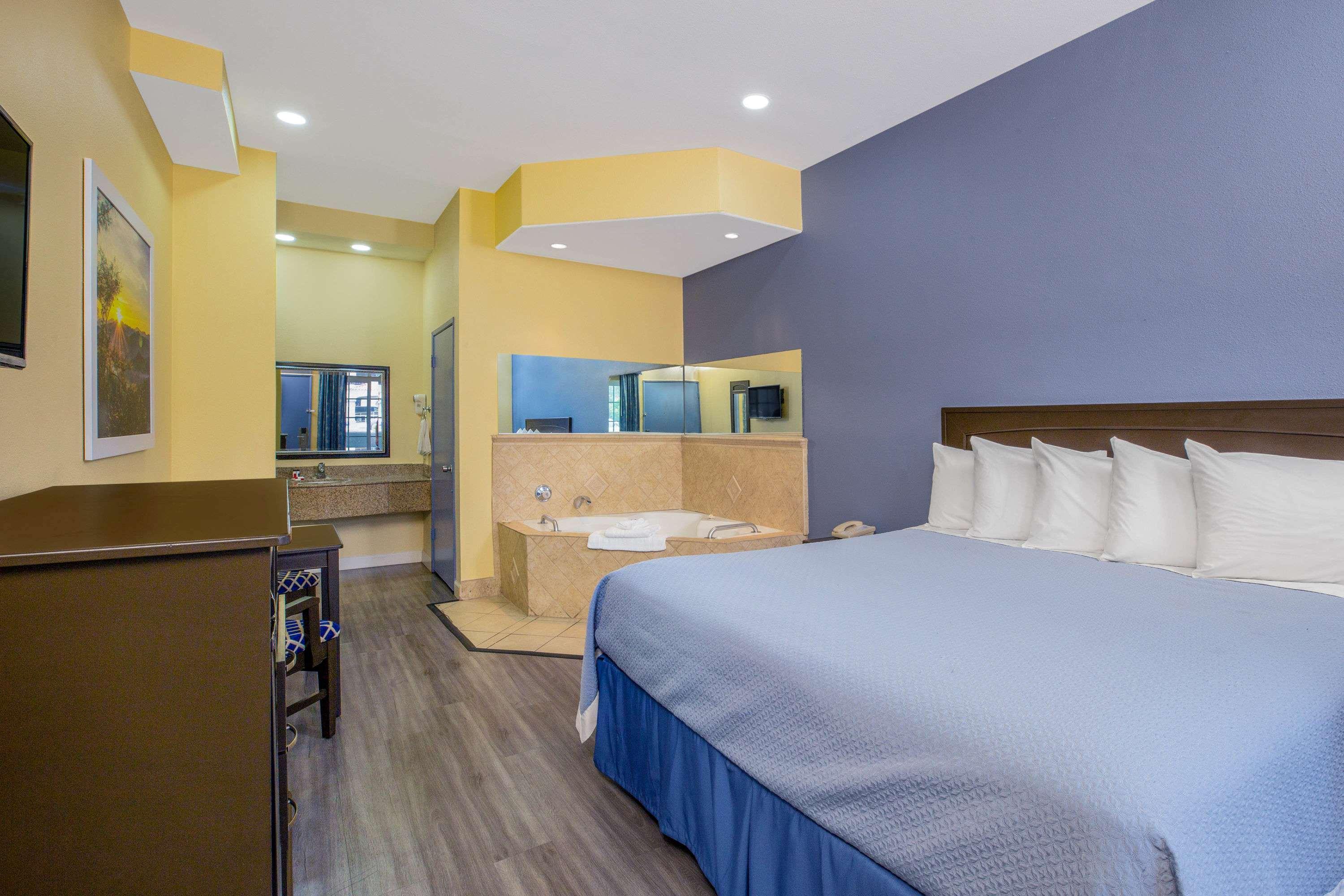 Room at Days Inn By Wyndham Banning Casino/Outlet Mall, BANNING - CA