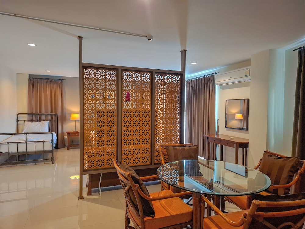 The Cliff Pattaya By Dede 83/100