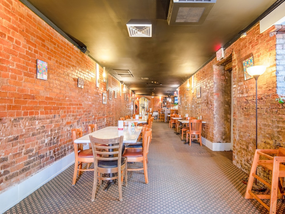The Belmont Inn 28/39