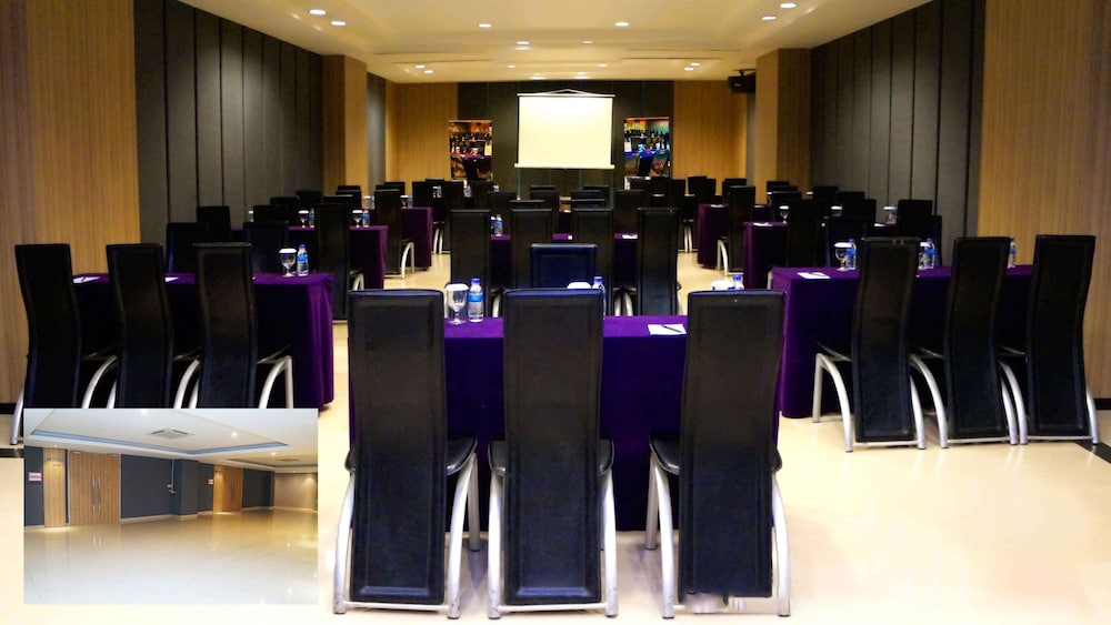 Orchardz Hotel Gajah Mada 21/25