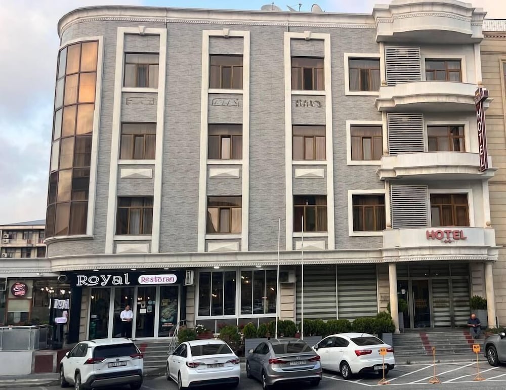 Royal Hotel 3/69