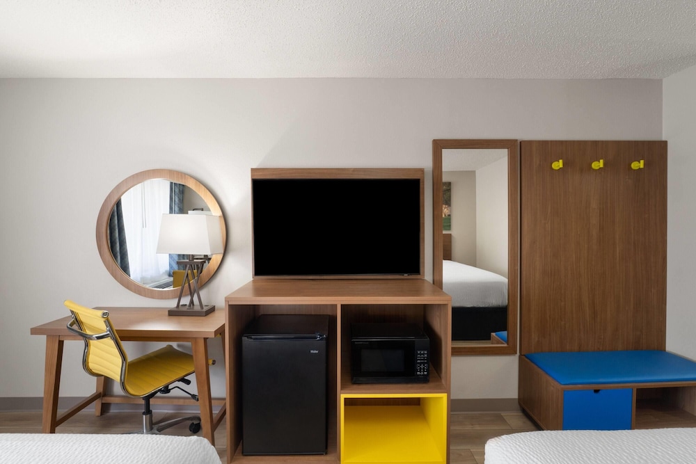 Days Inn by Wyndham Clanton, AL 33/40