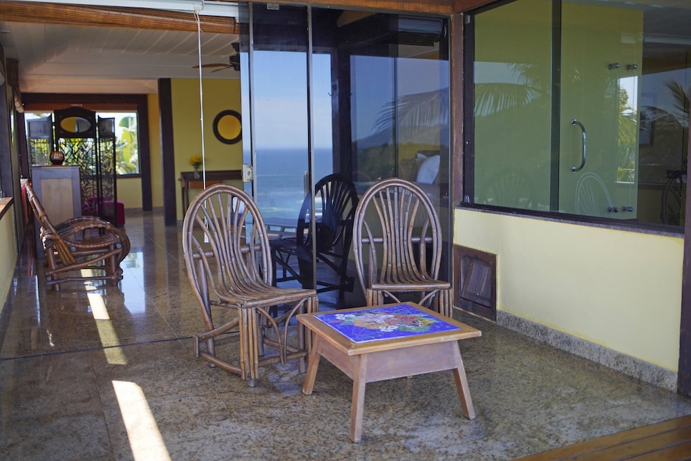 Cliffside Luxury Inn 7/48