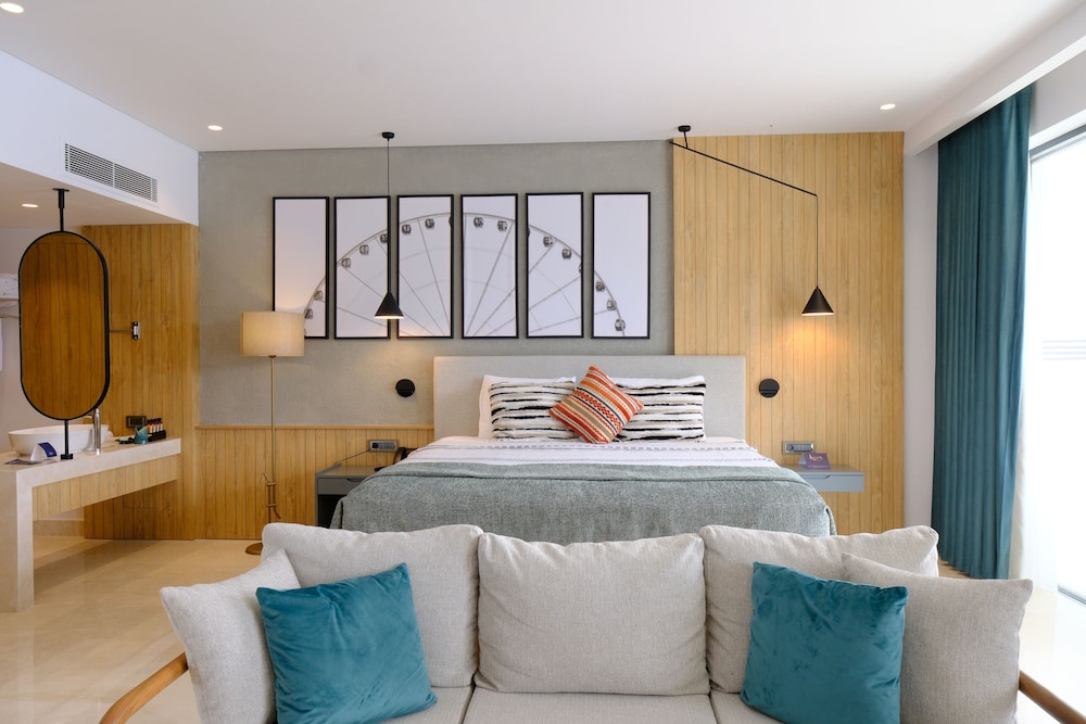 Lures Hotel 11/57