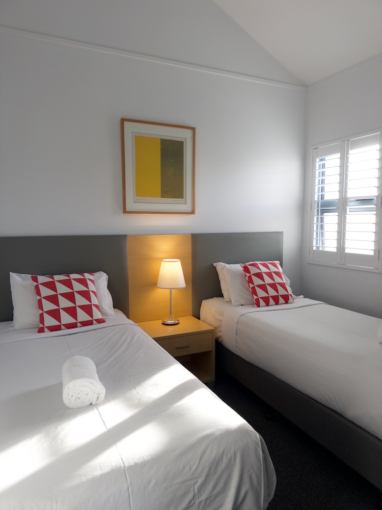 2 Bedrooms, Apartment, Queen and Twin Beds, Bay View
