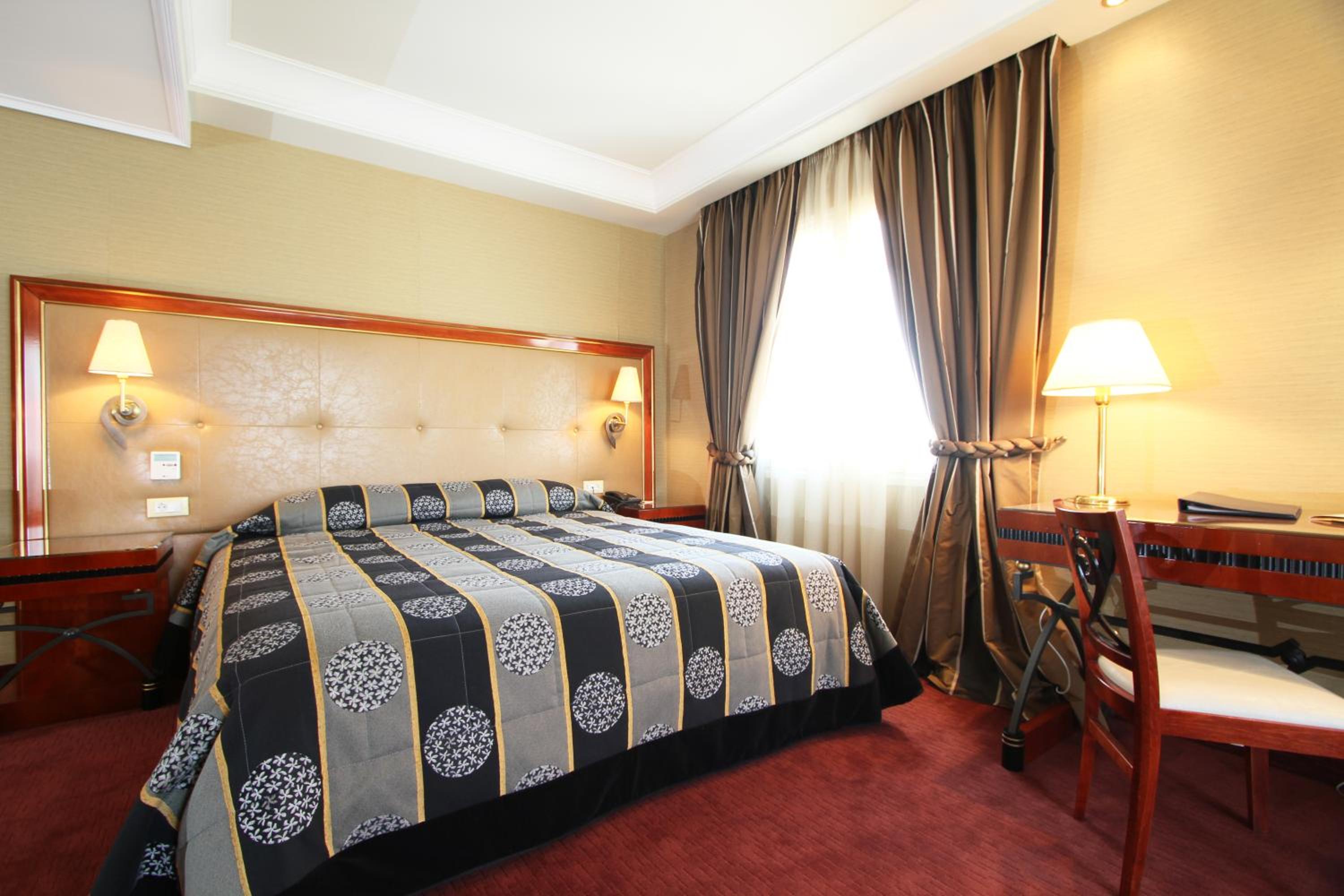 Deluxe, Twin Beds
