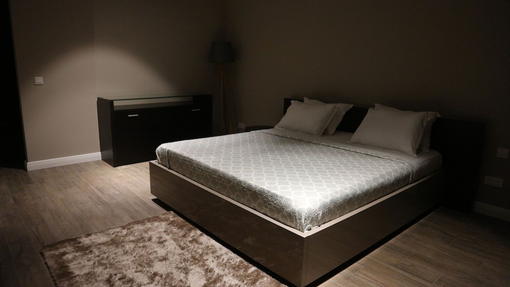 Accra Luxury Apartments Cantonments (Ex A-Lux Apartments) 20/80