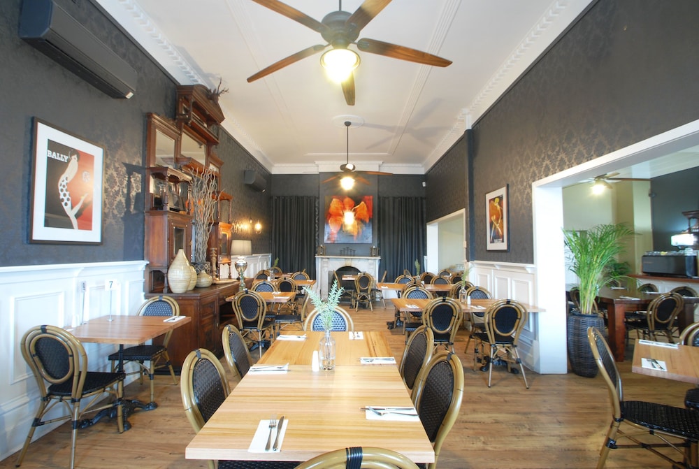 The Grand Hotel Healesville 36/47