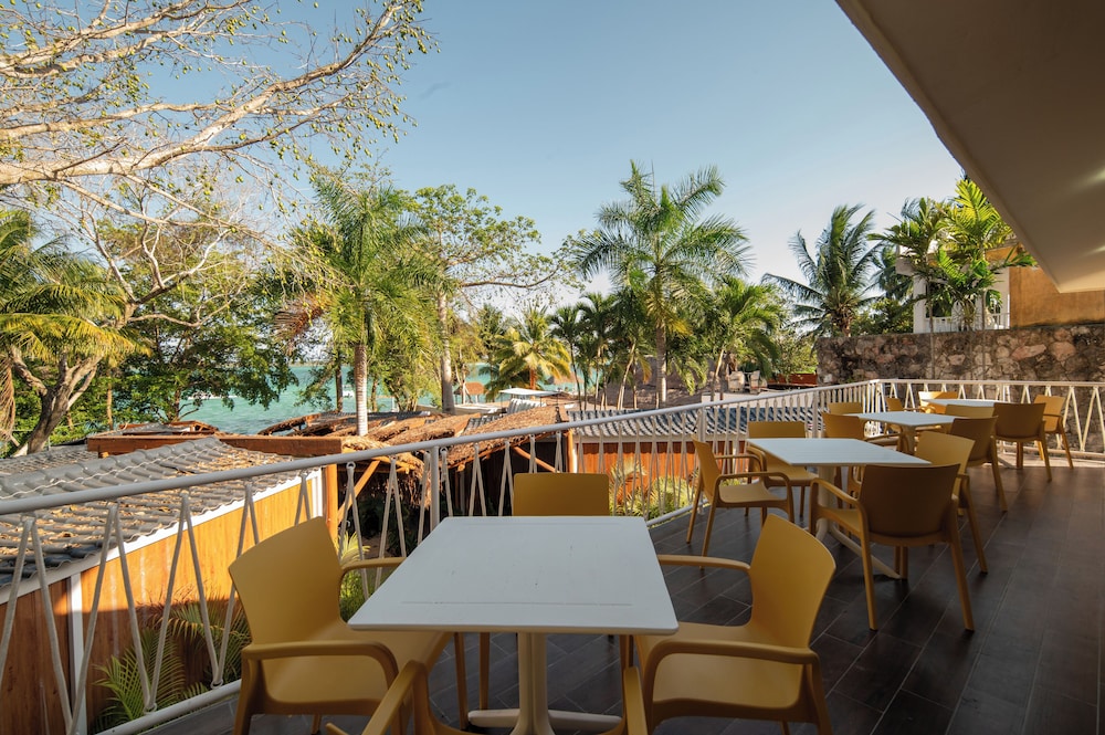 Casa Aakal Lagoon Front 29/44