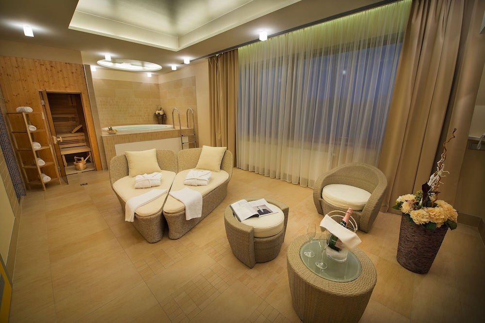 Wellness Hotel Diamant (ex Relaxacni A Regeneracni Centrum) 25/50