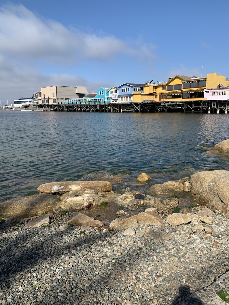 Monterey Oceanside Inn 37/43
