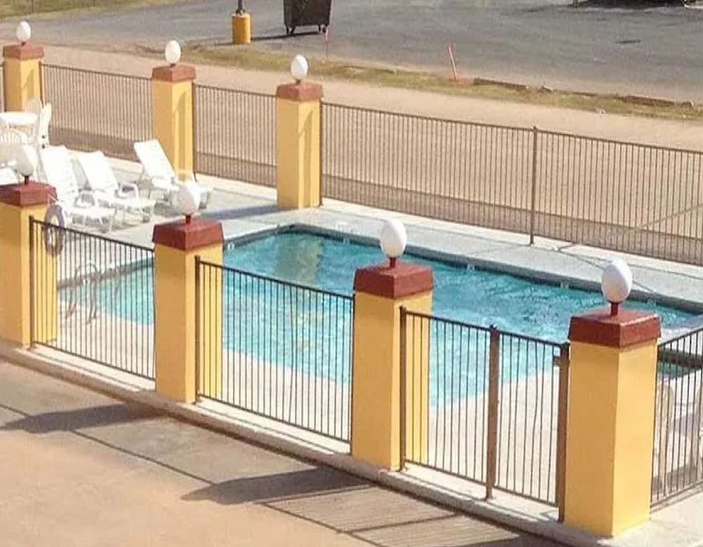 Magnuson Hotel Sand Springs 32/39