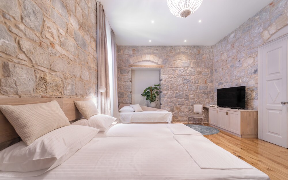 Tifani Luxury Rooms 16/50