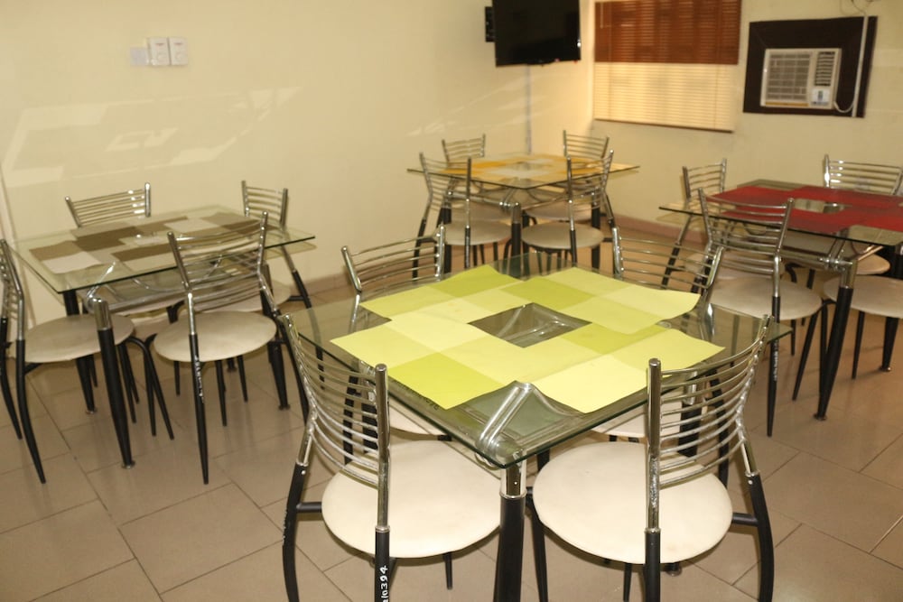 Ann's Haven Hotel & Suites 14/19