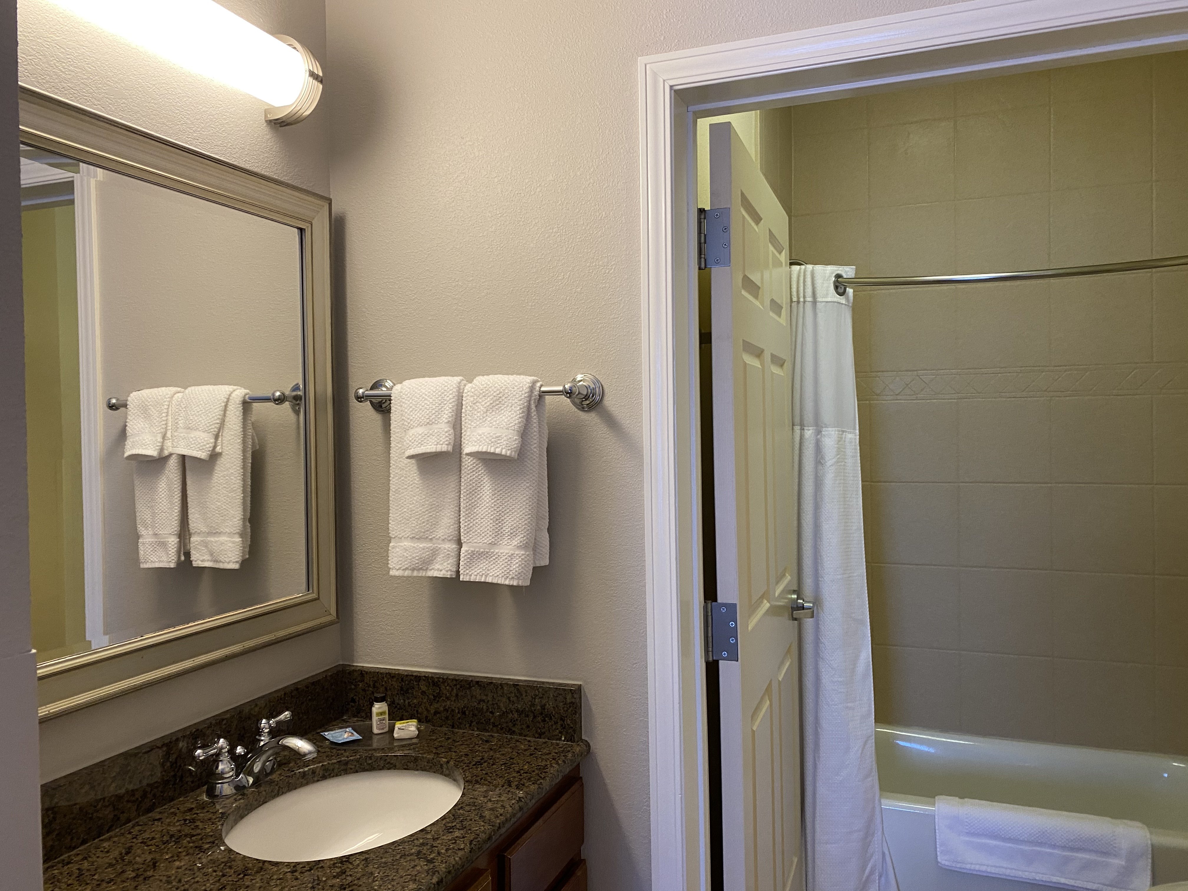 Staybridge Suites Milwaukee West-Oconomowoc 73/73