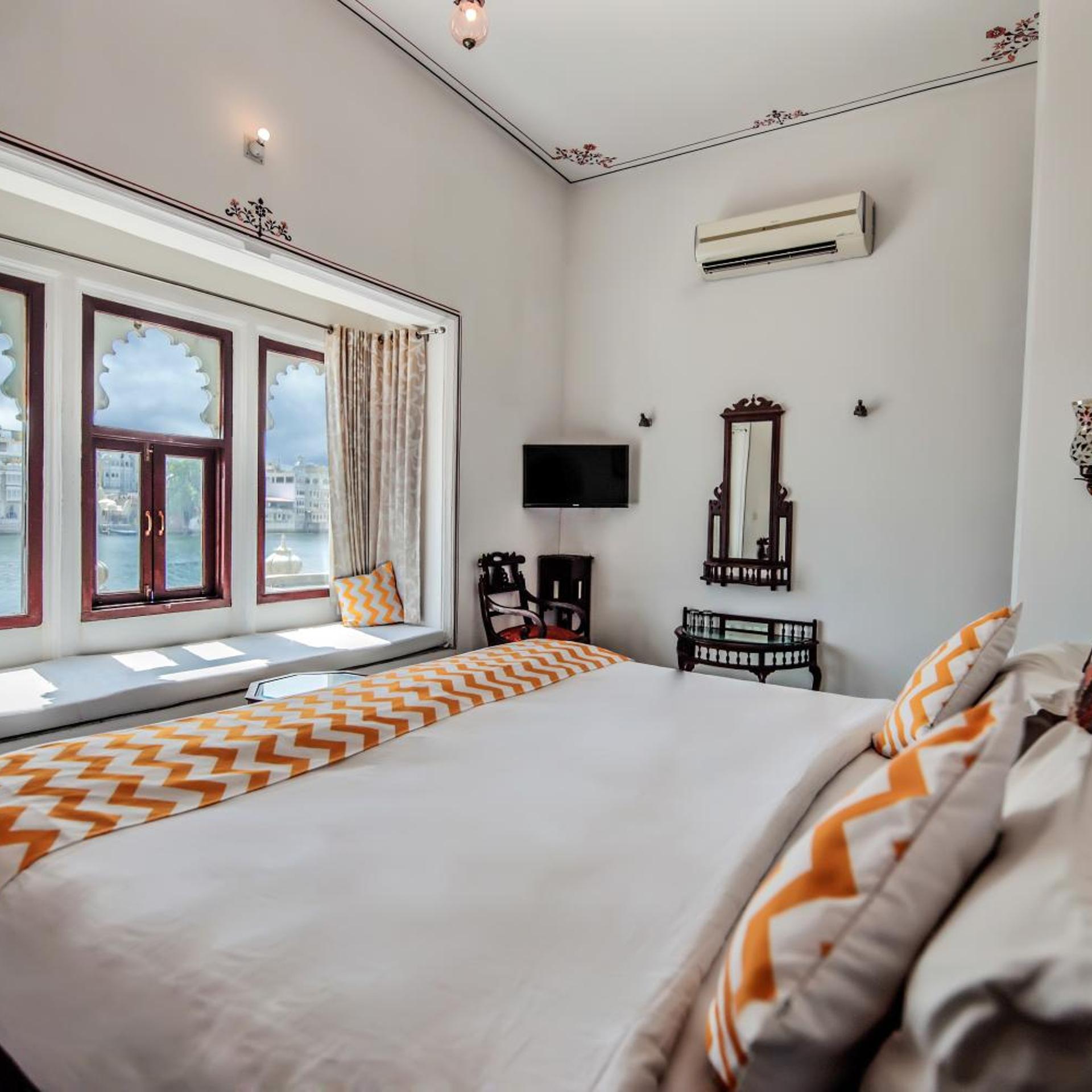 PREMIUM, SINGLE BED, LAKE VIEW