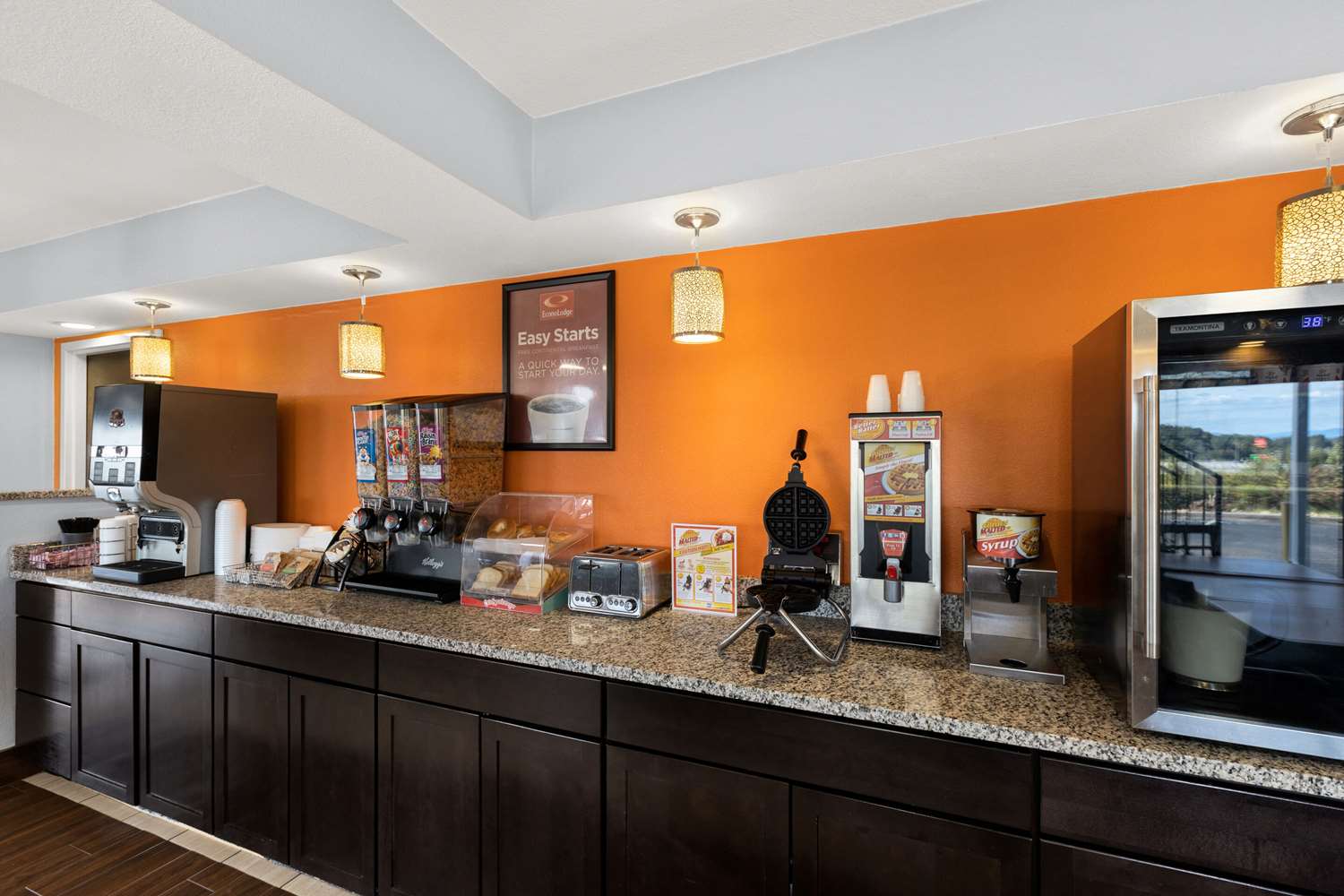 Econo Lodge White Pine Morristown I-81 & I-40 Split 5/37