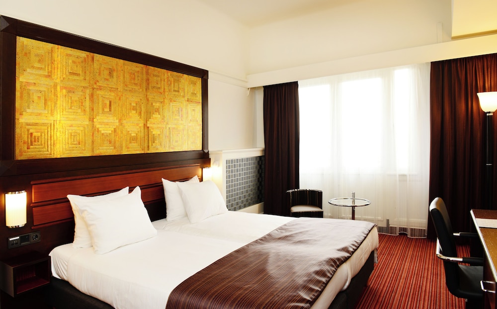 DELUXE, TWIN BEDS
