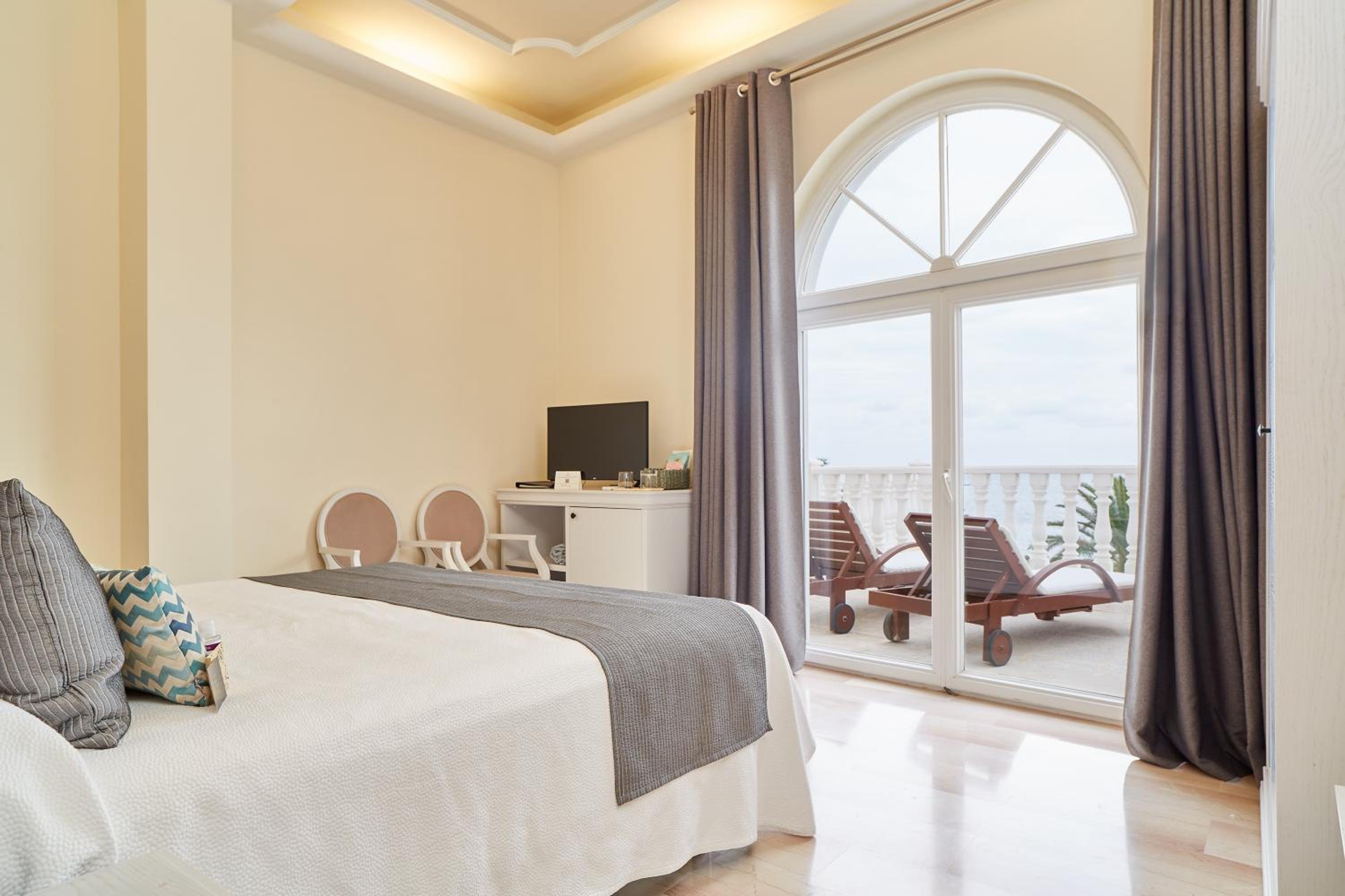Room, Double Bed, Lateral Side Sea View, Terrace