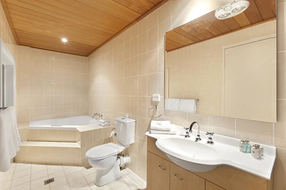 CHECKERS RESORT & CONFERENCE CENTRE 12/52
