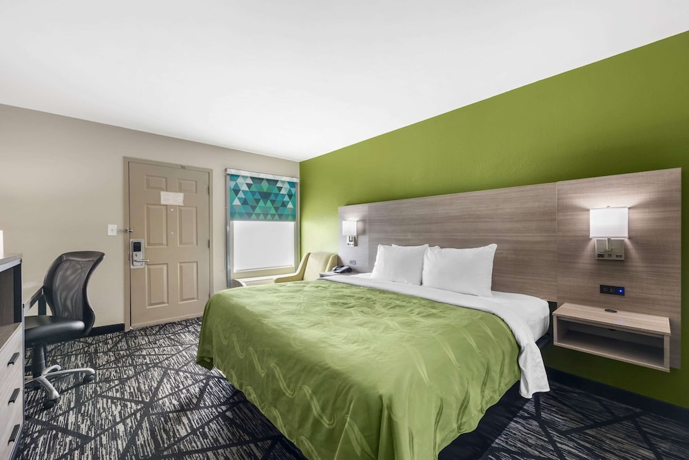 ROOM, KING BED, ACCESSIBLE