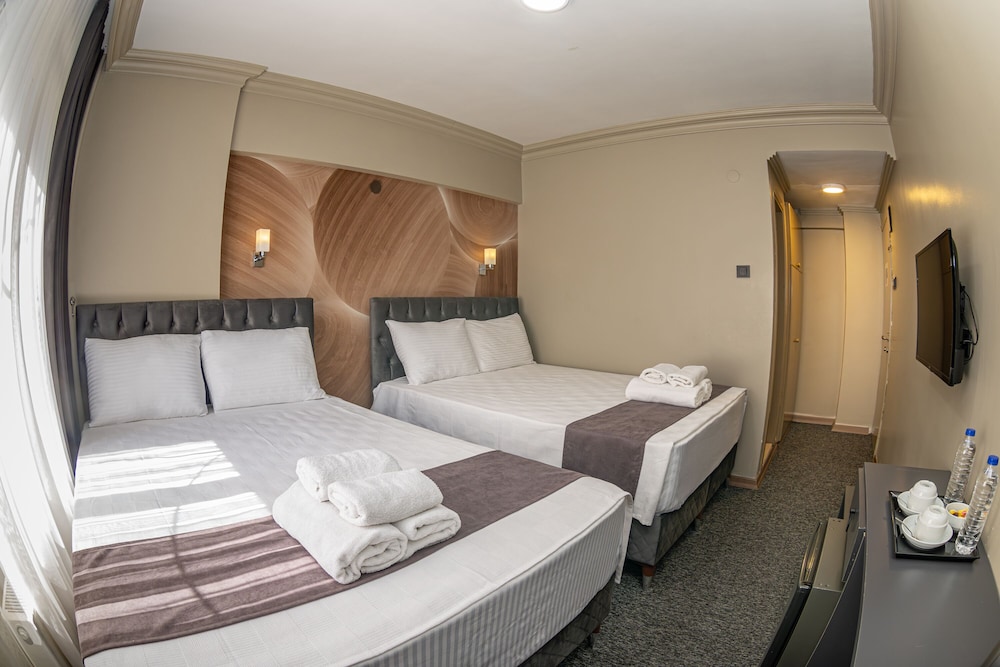 Loyal City Hotel 28/63